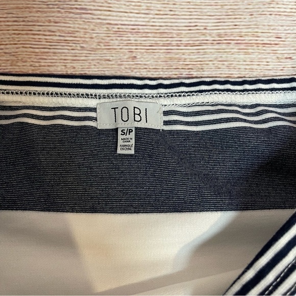 Tobi Off The Shoulder Crop Top - Picture 6 of 8